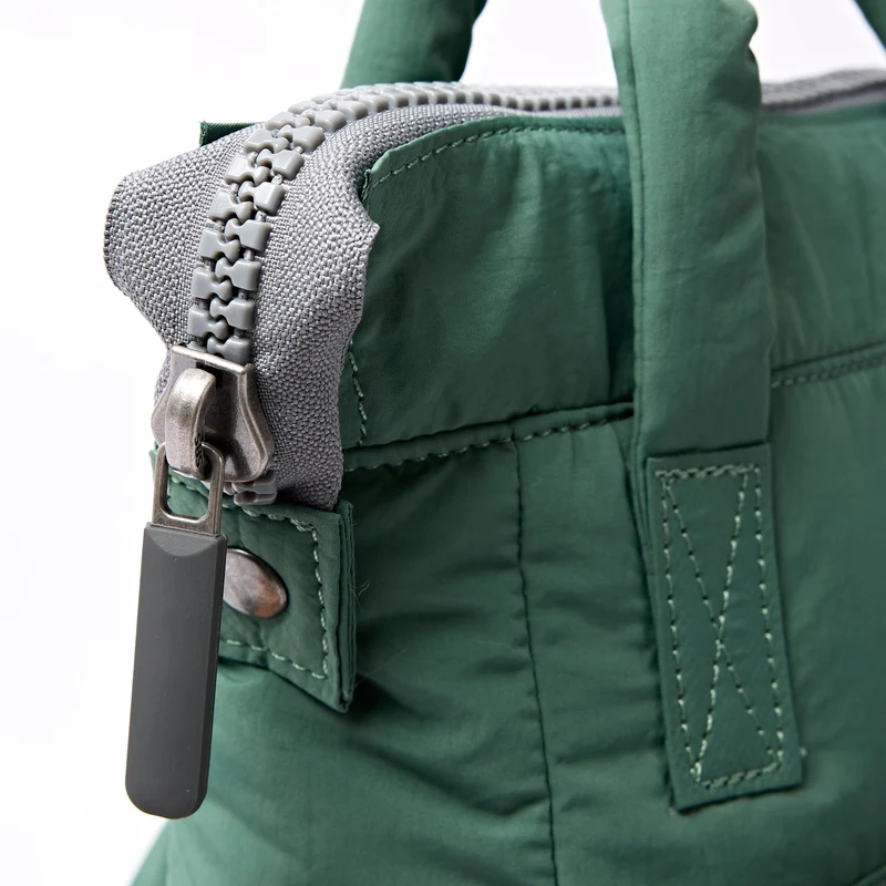 ROKA Bantry XS Arctic Tasche aus recyceltem Nylon