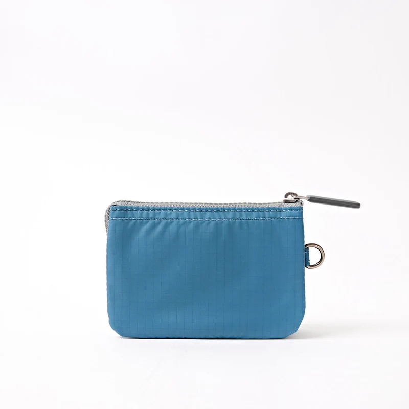 ROKA Carnaby Retro-Handtasche aus blauem, recyceltem Nylon-Ripstop