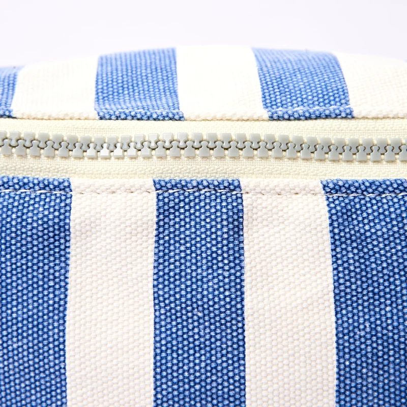 ROKA Mill Hill Umhängetasche aus Baumwoll-Canvas | Denim-Streifen