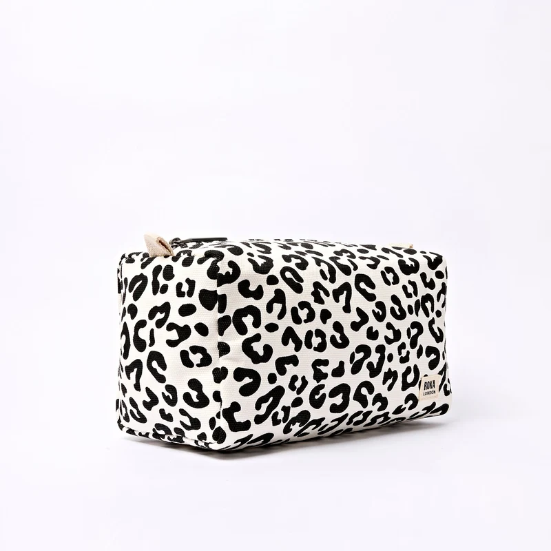 ROKA Mayfair Waschtasche aus Baumwoll-Canvas | Sommer-Leopardenmuster