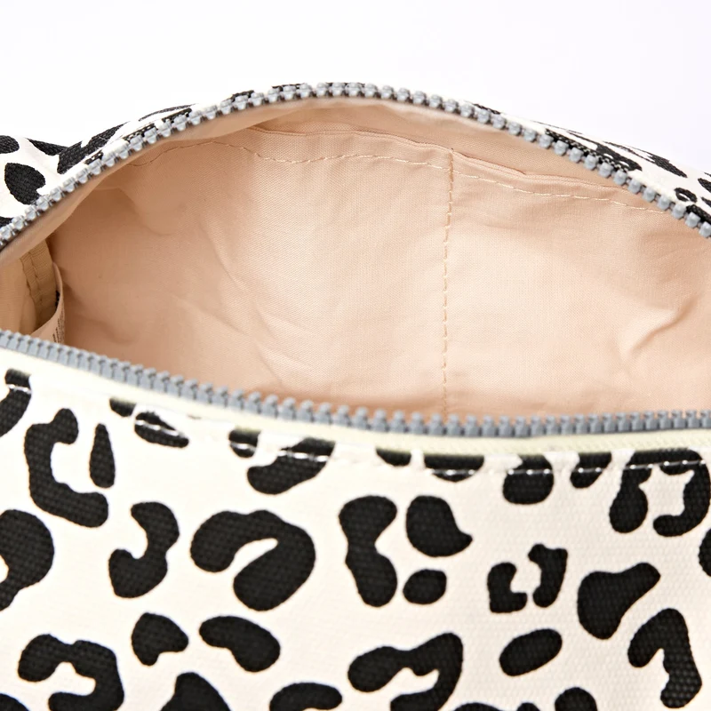 ROKA Mayfair Waschtasche aus Baumwoll-Canvas | Sommer-Leopardenmuster