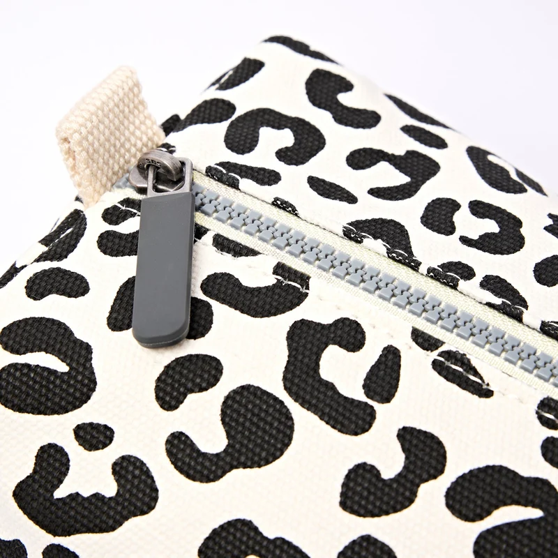 ROKA Mayfair Waschtasche aus Baumwoll-Canvas | Sommer-Leopardenmuster