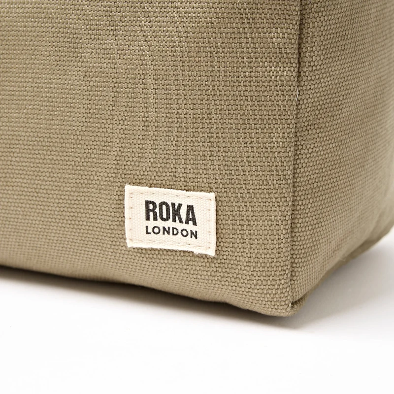 ROKA Mayfair Waschtasche aus Baumwoll-Canvas | Taupe