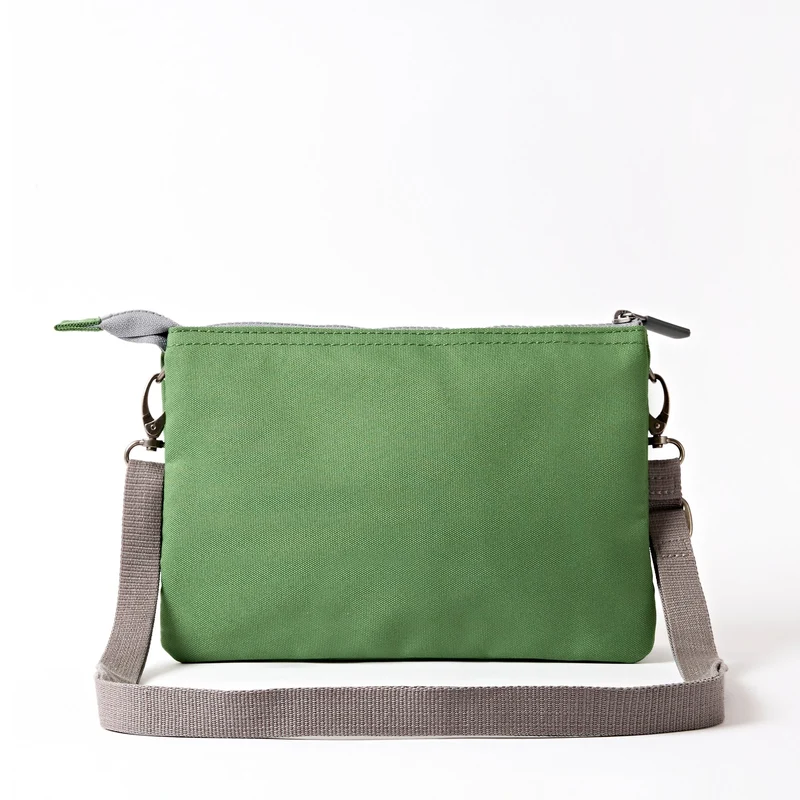 ROKA Carnaby Crossbody XL Artichoke Tasche aus recyceltem Canvas