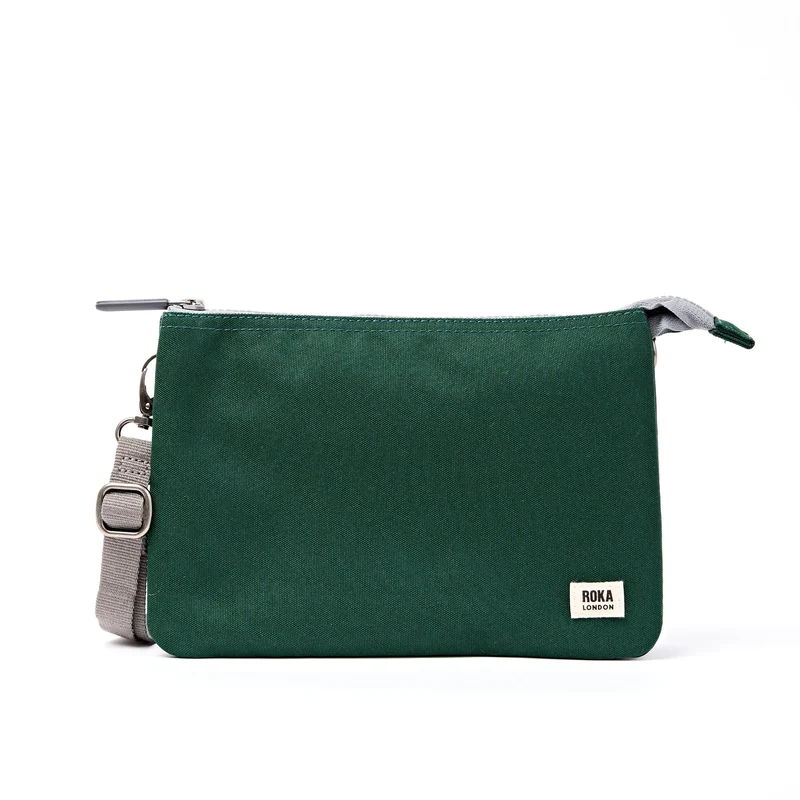 ROKA Carnaby Crossbody XL Tasche aus recyceltem Forest Canvas