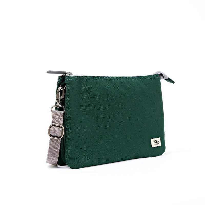 ROKA Carnaby Crossbody XL Tasche aus recyceltem Forest Canvas