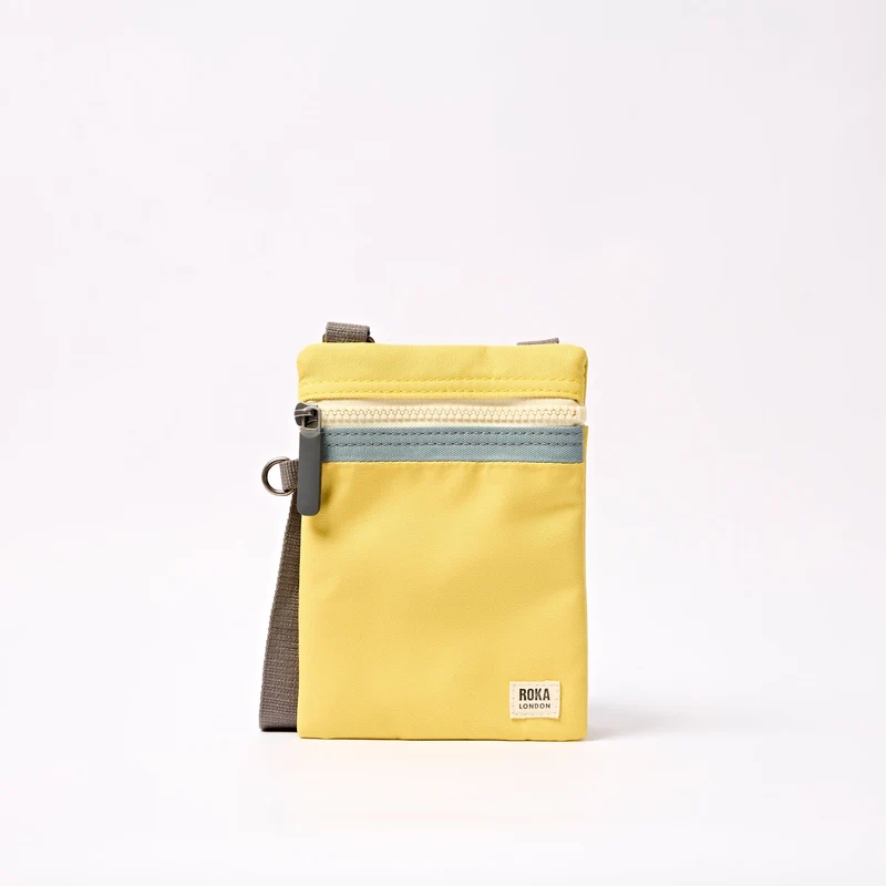 ROKA Chelsea Recycelte Nylontasche mit Zitronenstreifen