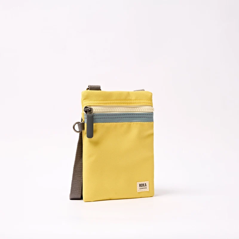 ROKA Chelsea Recycelte Nylontasche mit Zitronenstreifen