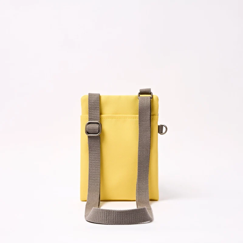 ROKA Chelsea Recycelte Nylontasche mit Zitronenstreifen