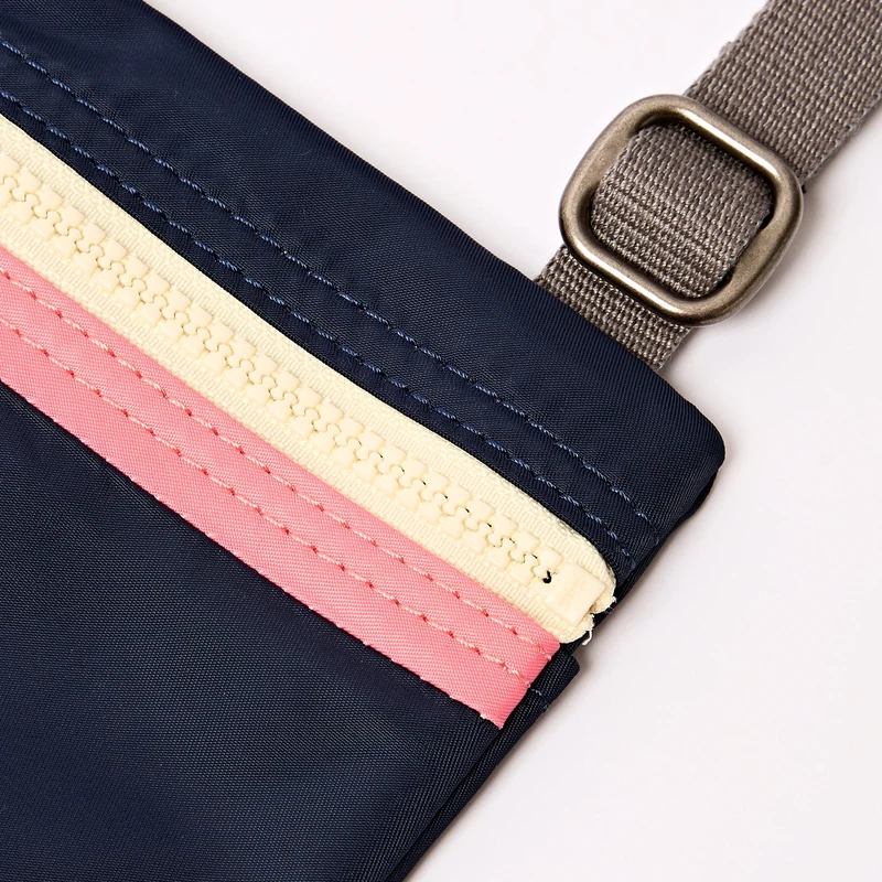 ROKA Chelsea Mitternachtsstreifen-Tasche aus recyceltem Nylon