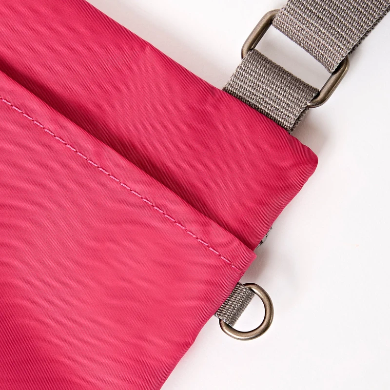 ROKA Chelsea B Granita Roter Beutel aus recyceltem Nylon