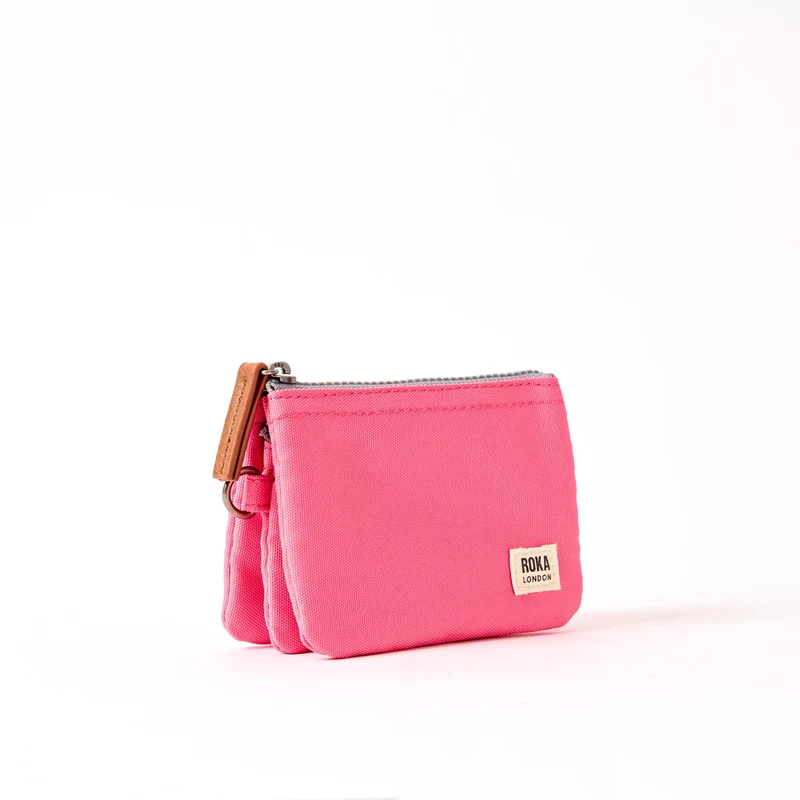 ROKA Carnaby Kleine Handtasche aus recyceltem Canvas in Pink Lemonade