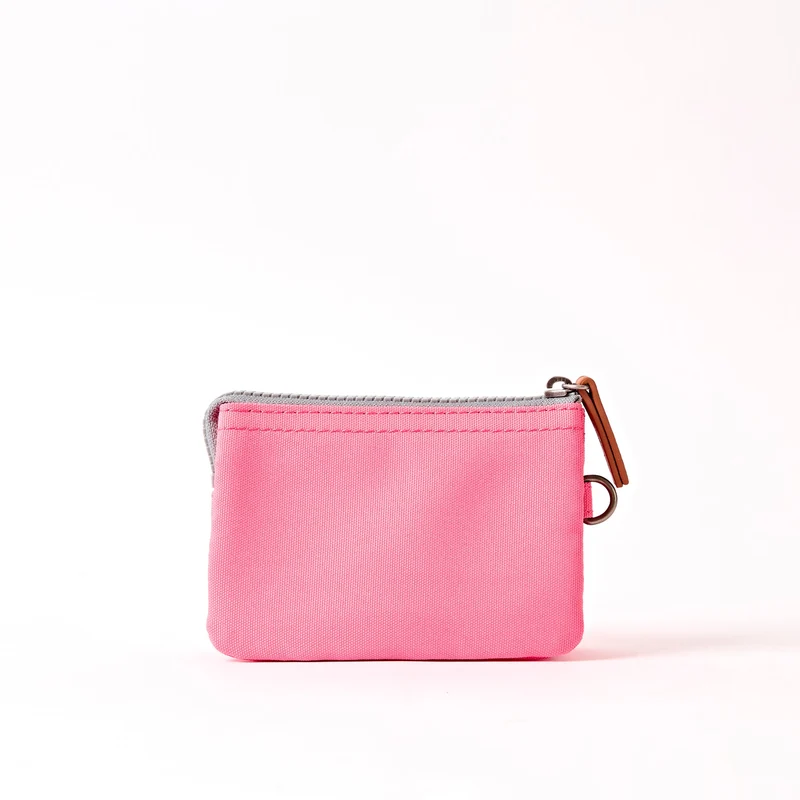 ROKA Carnaby Kleine Handtasche aus recyceltem Canvas in Pink Lemonade
