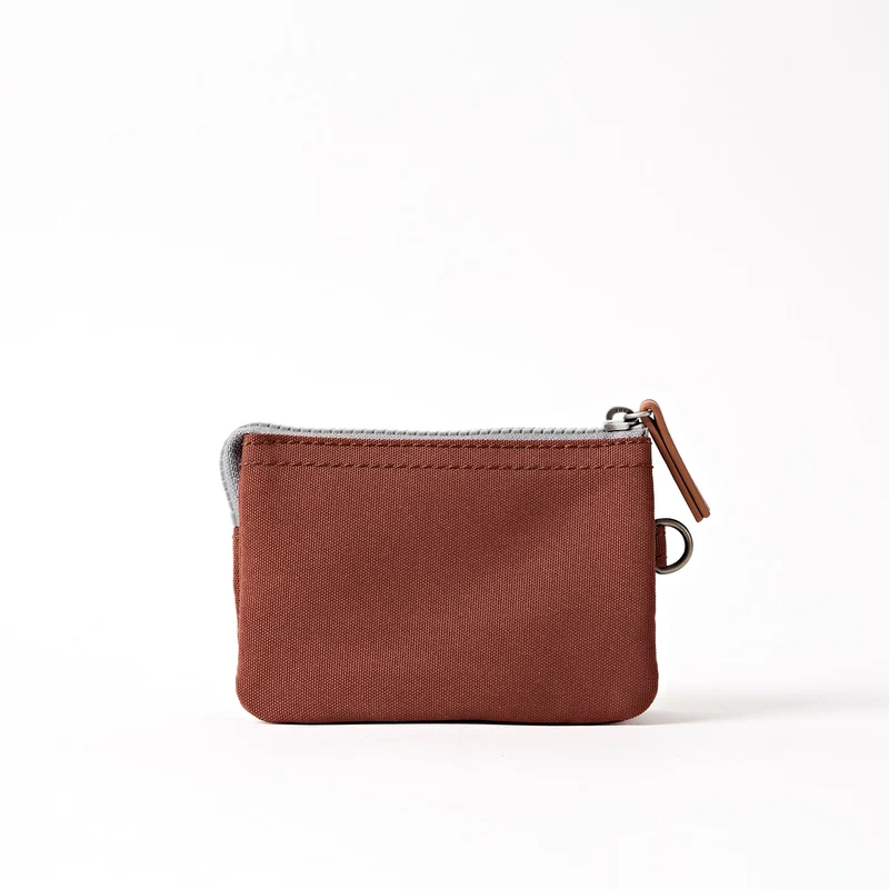 ROKA Carnaby Henna Kleine Handtasche aus recyceltem Canvas