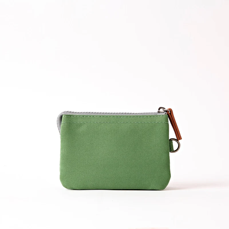 ROKA Carnaby Kleine Handtasche aus recyceltem Canvas mit Artischockenmotiv