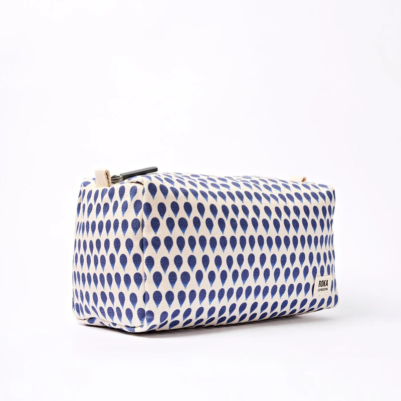 ROKA Mayfair Waschtasche aus Baumwoll-Canvas | Denim Rain Indigo