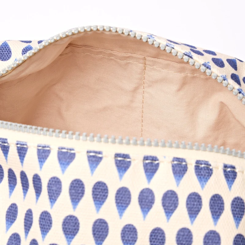ROKA Mayfair Waschtasche aus Baumwoll-Canvas | Denim Rain Indigo
