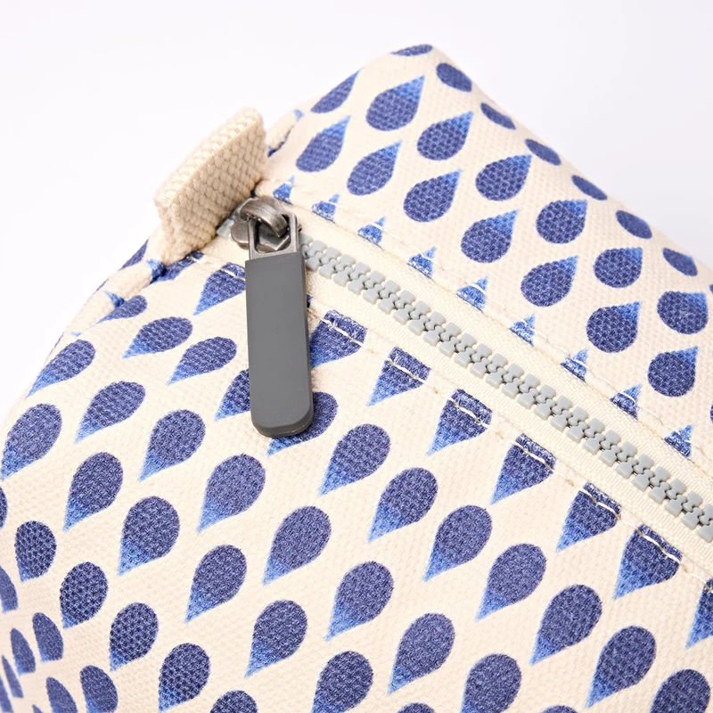 ROKA Mayfair Waschtasche aus Baumwoll-Canvas | Denim Rain Indigo