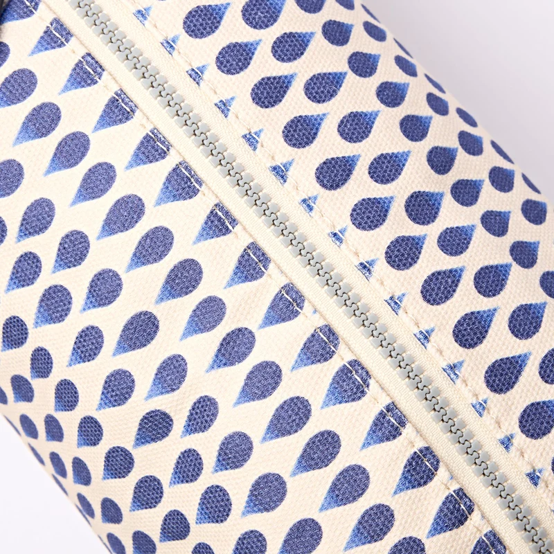 ROKA Mayfair Waschtasche aus Baumwoll-Canvas | Denim Rain Indigo