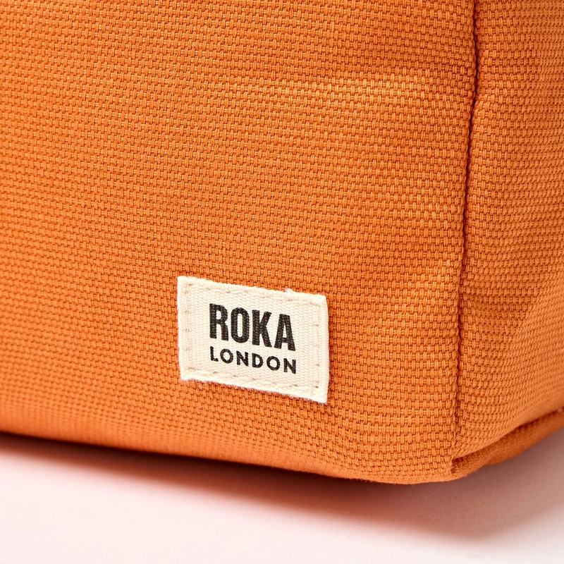ROKA Mayfair Waschtasche aus Baumwoll-Canvas | Gebranntes Orange