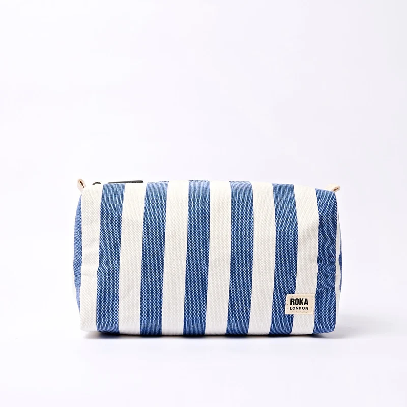 ROKA Mayfair Waschtasche aus Baumwoll-Canvas | Denim-Streifen