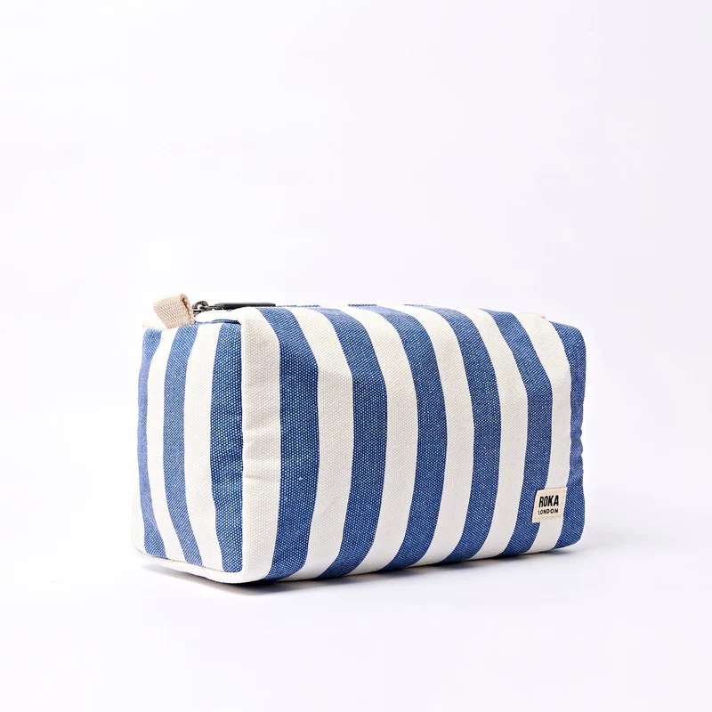 ROKA Mayfair Waschtasche aus Baumwoll-Canvas | Denim-Streifen