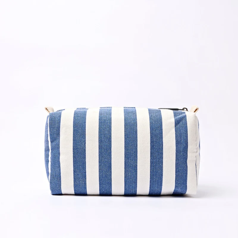 ROKA Mayfair Waschtasche aus Baumwoll-Canvas | Denim-Streifen