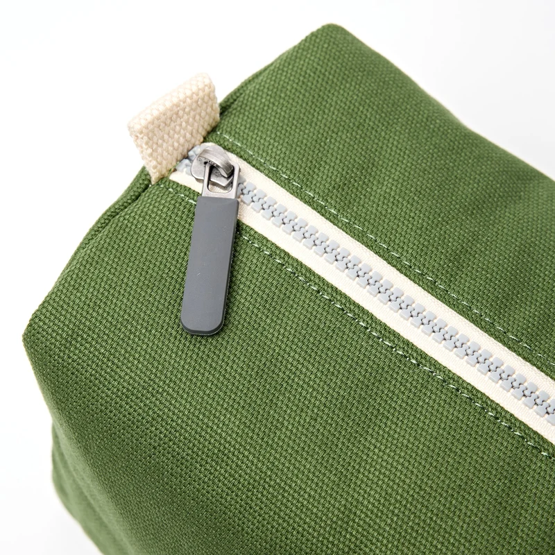 ROKA Mayfair Waschtasche aus Baumwoll-Canvas | Artischocke
