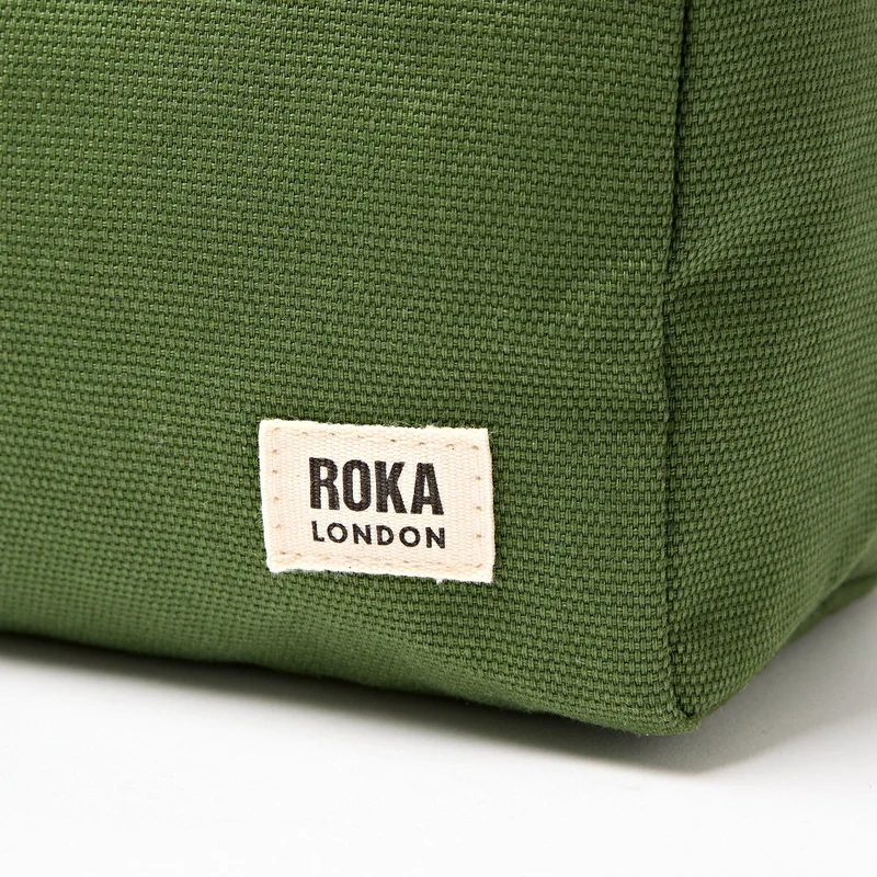 ROKA Mayfair Waschtasche aus Baumwoll-Canvas | Artischocke