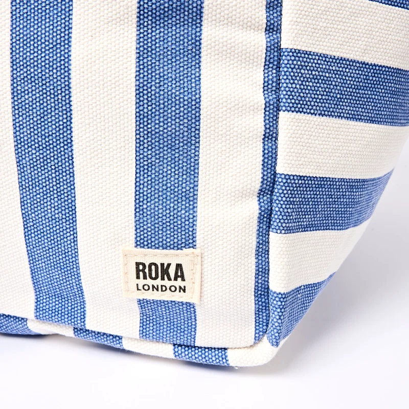 ROKA Große Marylebone-Tragetasche aus Baumwoll-Canvas | Denim-Streifen