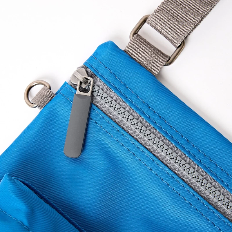 ROKA Chelsea B Malibu Blue Tasche aus recyceltem Nylon