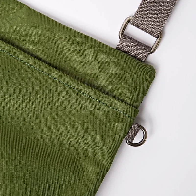 ROKA Chelsea B Avocado-Tasche aus recyceltem Nylon