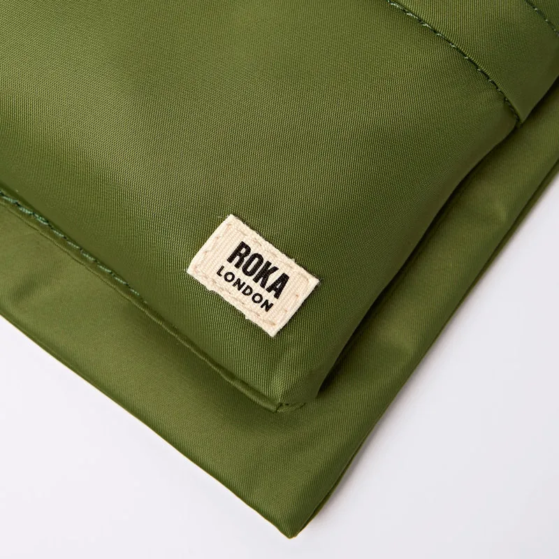 ROKA Chelsea B Avocado-Tasche aus recyceltem Nylon