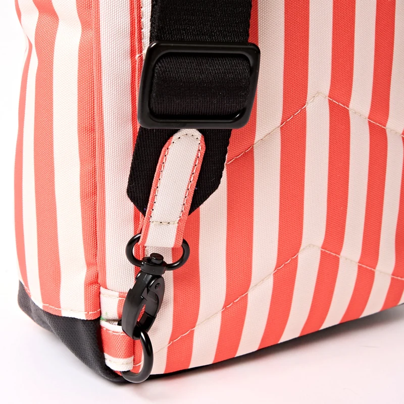 ROKA Willesden Große Tasche aus recyceltem Canvas | Korallenstreifen