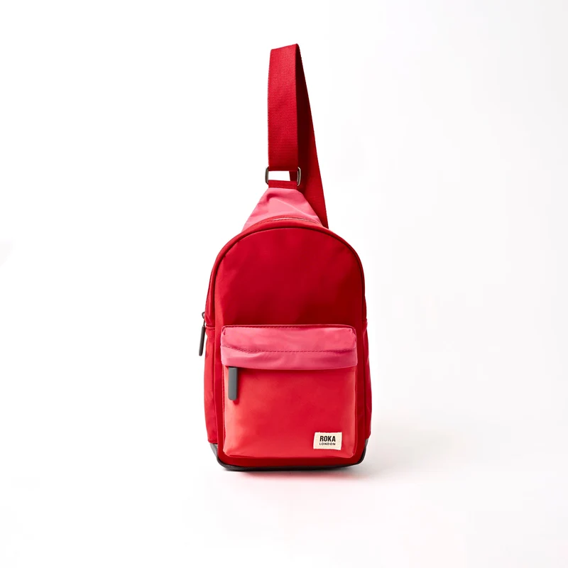 ROKA Willesden Große Tasche aus recyceltem Nylon | Rot-Ton