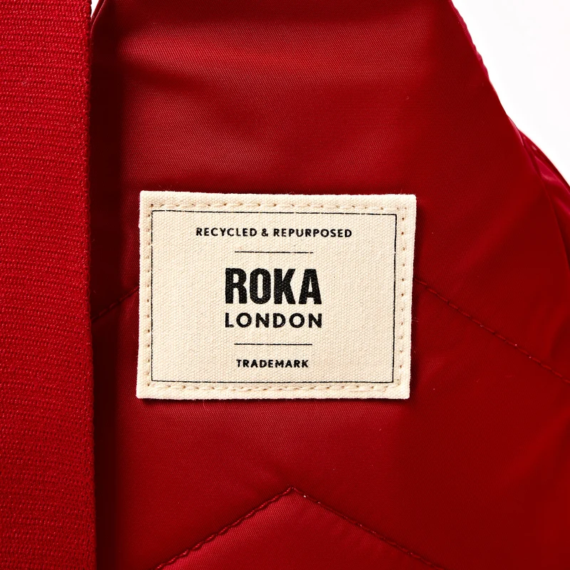 ROKA Willesden Große Tasche aus recyceltem Nylon | Rot-Ton