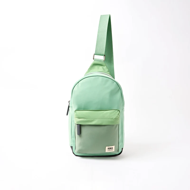 ROKA Willesden Große Tasche aus recyceltem Nylon | Grün-Ton