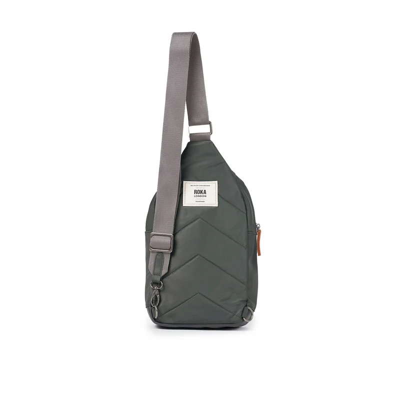 ROKA Willesden Große Tasche aus recyceltem Nylon | Thymian