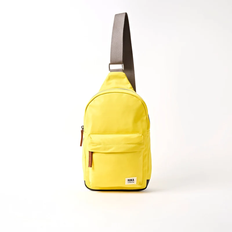 ROKA Willesden Große Tasche aus recyceltem Nylon | Passionsfrucht