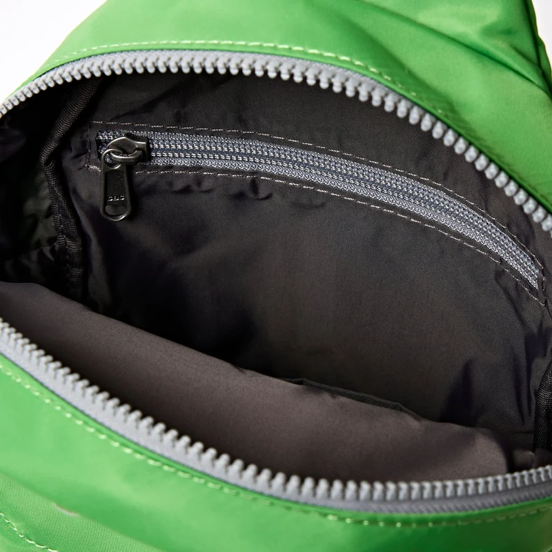 ROKA Willesden Große Tasche aus recyceltem Nylon | Online Lime