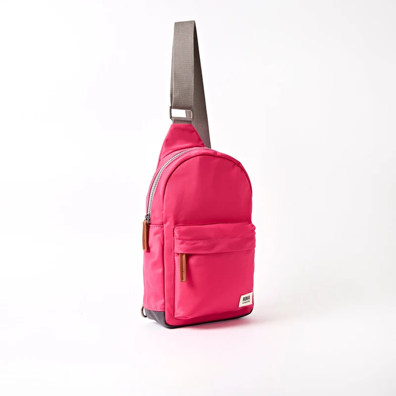 ROKA Willesden Große Tasche aus recyceltem Nylon | Granitrot