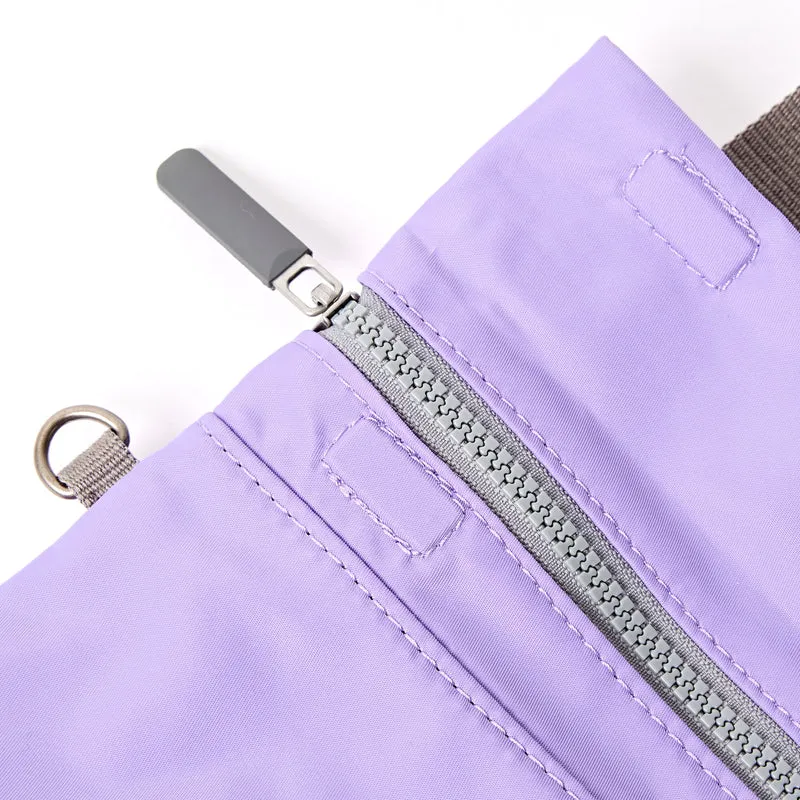 ROKA Stratford Kleine Tasche aus recyceltem Nylon | Thistle Bloom