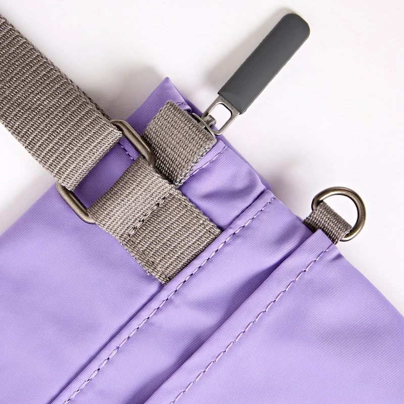 ROKA Stratford Kleine Tasche aus recyceltem Nylon | Thistle Bloom