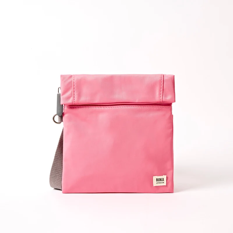 ROKA Stratford Kleine Tasche aus recyceltem Nylon | Pink Lemonade