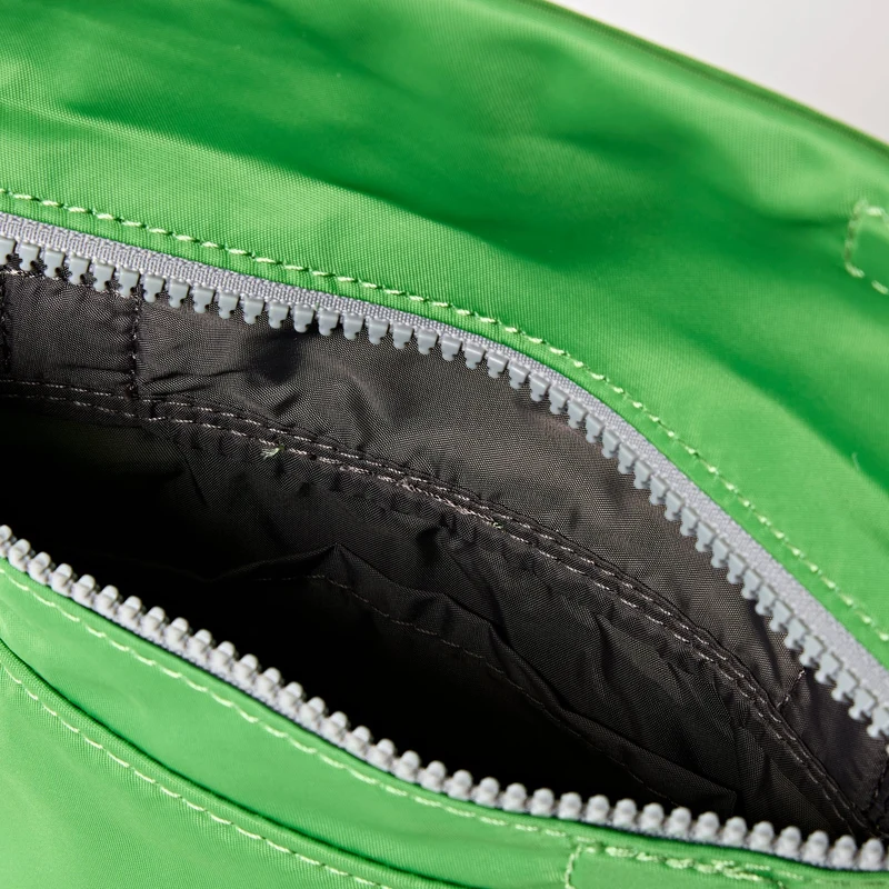 ROKA Stratford Kleine Tasche aus recyceltem Nylon | Online Lime