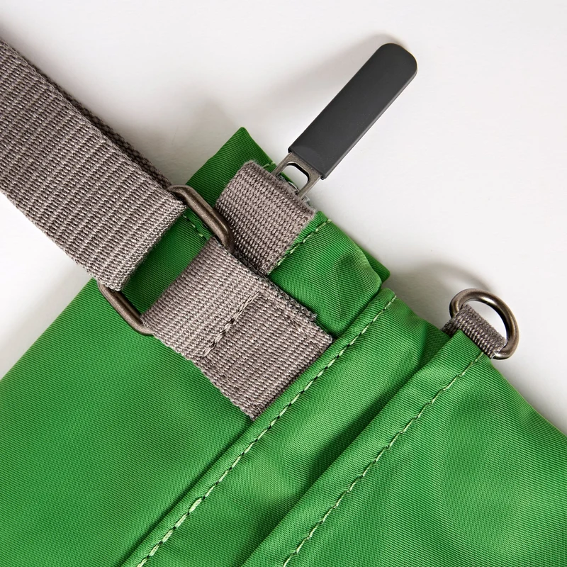 ROKA Stratford Kleine Tasche aus recyceltem Nylon | Online Lime