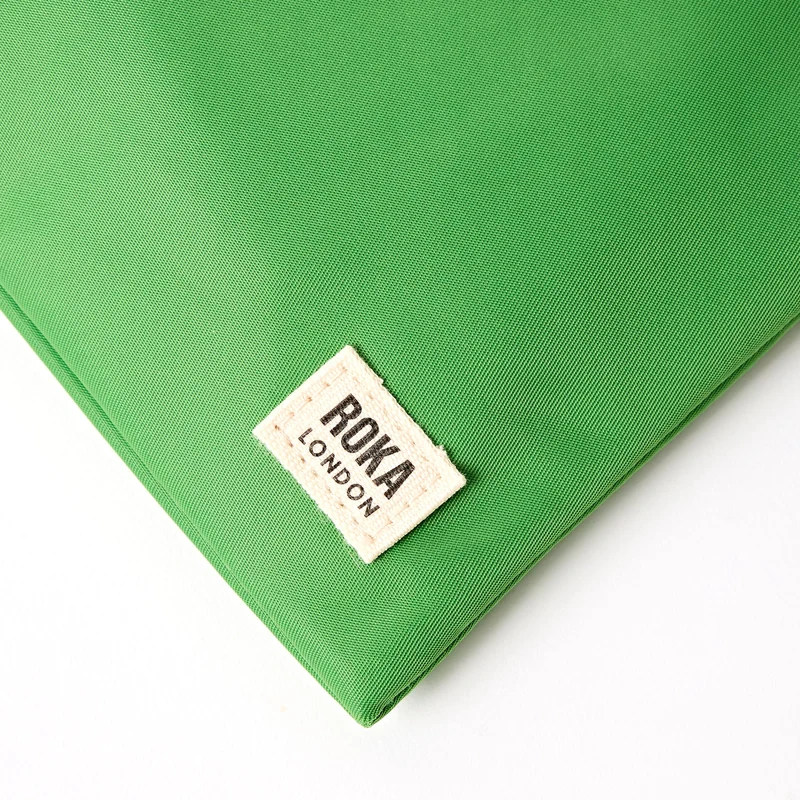 ROKA Stratford Kleine Tasche aus recyceltem Nylon | Online Lime