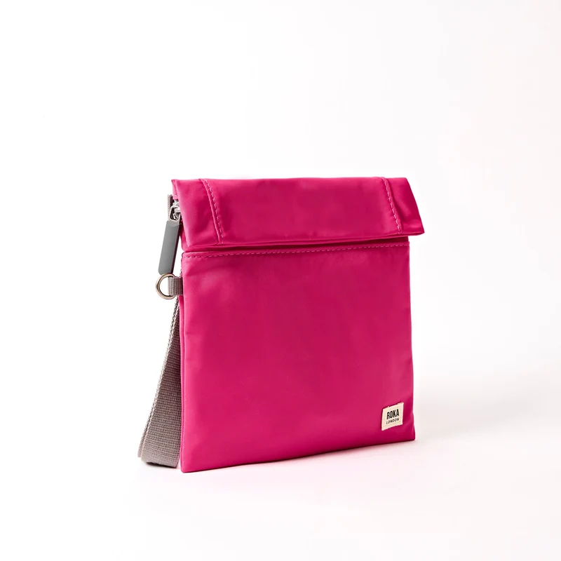 ROKA Stratford Kleine Tasche aus recyceltem Nylon | Granitrot