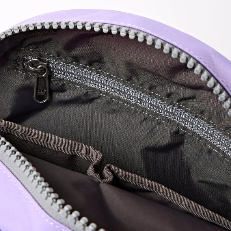 ROKA Paddington B Kleine Tasche aus recyceltem Nylon | Thistle Bloom