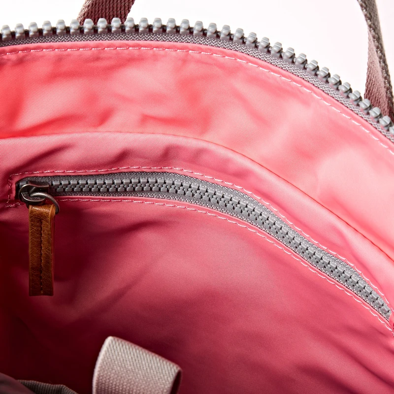 ROKA Bantry B Pink Lemonade Kleine Tasche aus recyceltem Nylon